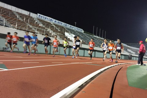 こどもの日開催！1500m/5000m記録会-競技場で東京陸協の審判員が計測