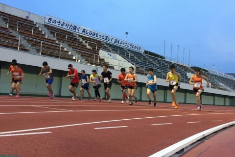 こどもの日開催！1500m/5000m記録会-競技場で東京陸協の審判員が計測