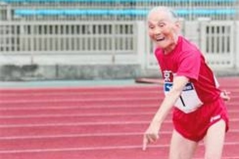 健康長寿をめざすフェスタ（宮崎秀吉さんが出場）　100ｍ・ハードル・３０００ｍをトラックで