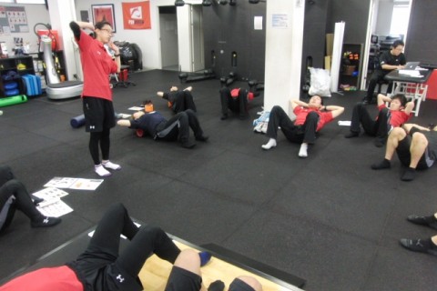 TRIGGER POINT™ グリッドフォームローラー セルフコンディショニング&トレーニング