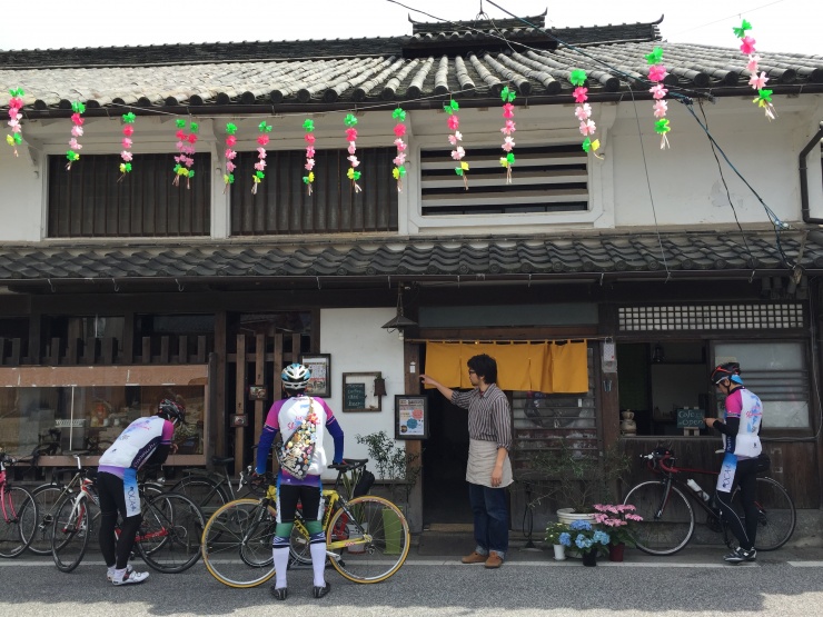 自転車カフェ＆バー汐待亭さん。