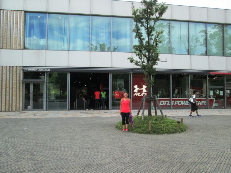 中野駅北口の中野セントラルパークにあるアンダーアーマーが直営のランナーズハウス中野です。