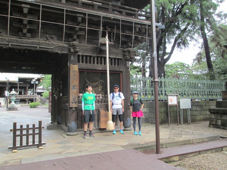 約３km地点が江戸時代から健脚祈願の名所、堀之内の妙法寺です。