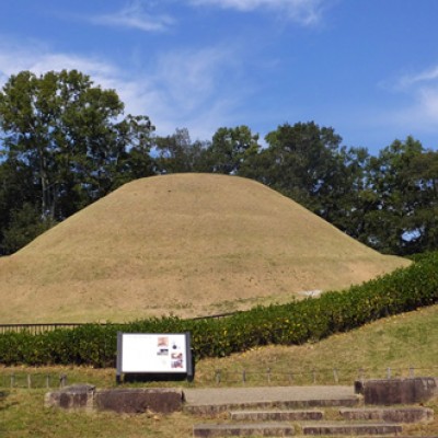 飛鳥歴史公園の古墳、史跡周回コース（明日香村）