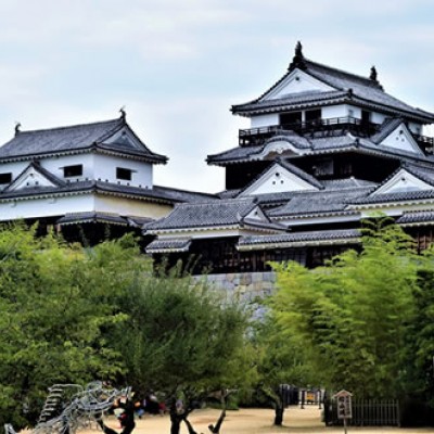 城山公園堀之内から天守閣へ！松山城コース（松山市）