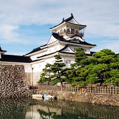 富山城址公園と立山連峰の雪解け水・名水コース（富山市）