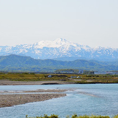 どこまでも広がる空と地平線、手取川河川敷コース（川北町）