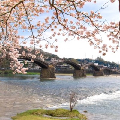 錦帯橋から岩国城の山裾を走るコース（岩国市）