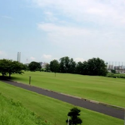 きれいな芝生の広場、石原緑地周回コース（高崎市）