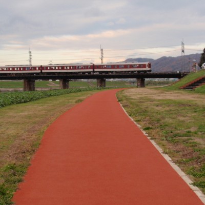河川敷のゴムチップ舗装！大和川ジョギングコース（王寺町）