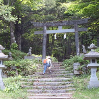 馬返しで折り返す、富士登山競走コース（富士吉田市）