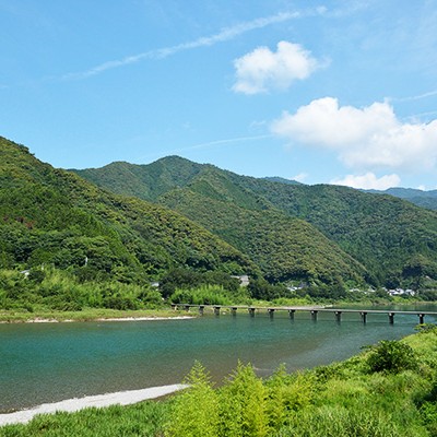 「仁淀ブルー」を体験！仁淀川名越屋沈下橋コース（いの町）