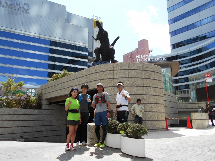 約10km地点で日比谷ミッドタウンとハリウッド版ゴジラが楽しめます。