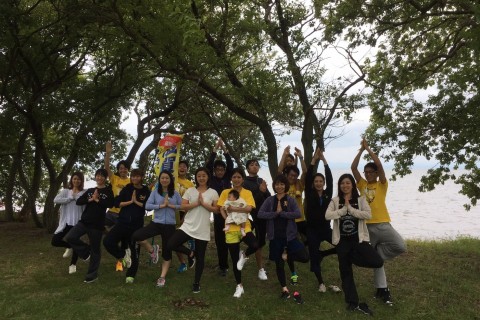 滋賀の湖岸で外ヨガ