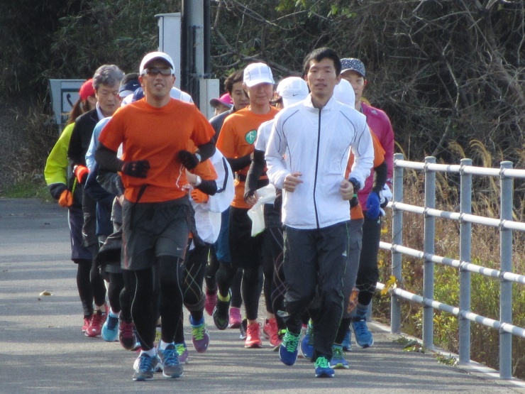 ６～８分/１ｋｍ　各ペースのグループに分かれてスタート