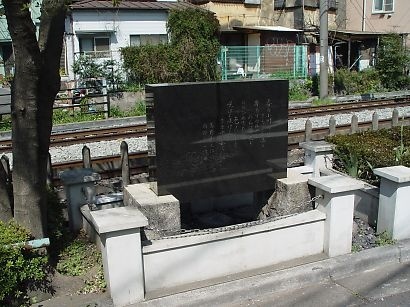 約18kmに❝春の小川❞の歌碑があります。