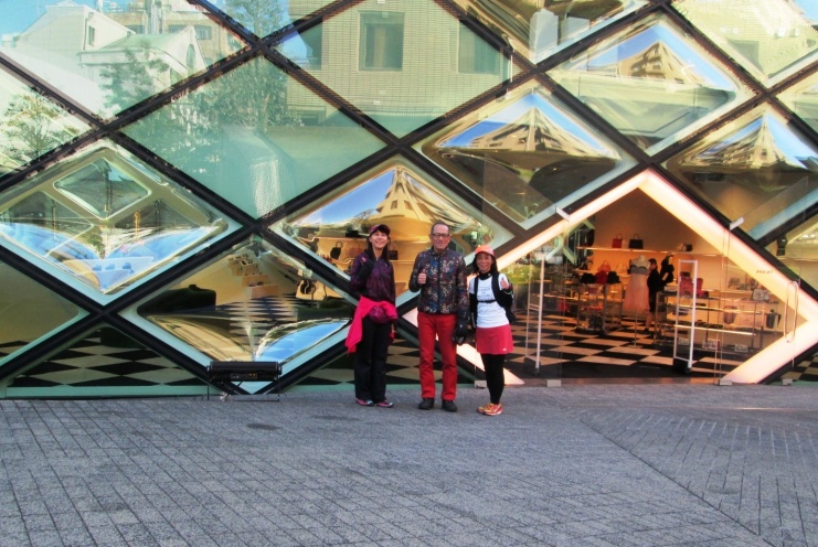 約14kmが表参道、プラダジャパンの本社です。