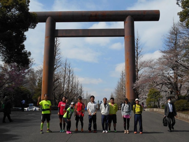 靖国神社の大鳥居、日本初の鋼鉄製です。