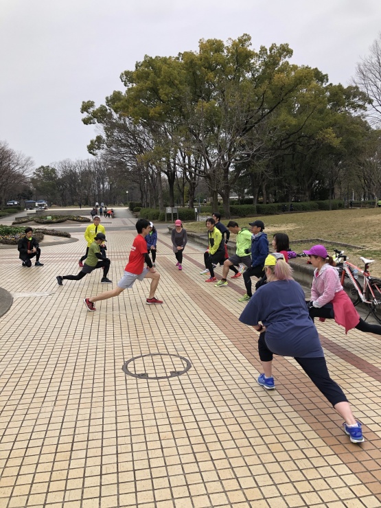 練習後のストレッチ風景