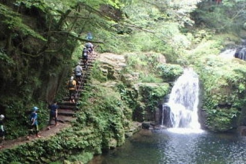 赤目四十八滝と香落渓 紅葉トレイル 約25km　（名張の湯 入浴券付き）