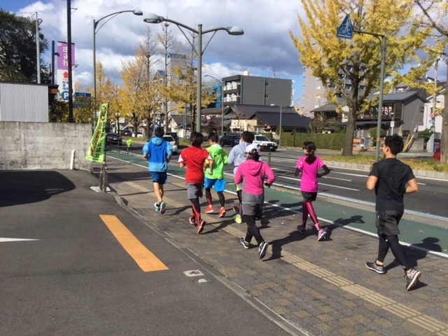６～８分/１ｋｍ　各ペースのグループに分かれてスタート