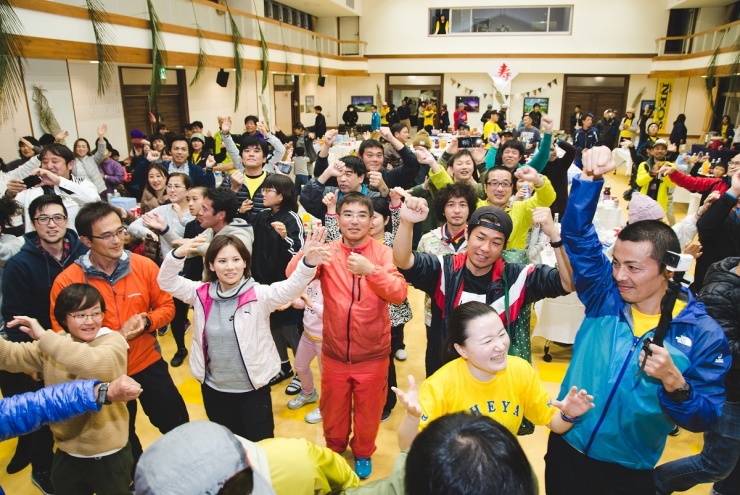 後夜祭も大会参加の醍醐味です‼沖縄の舞い『かちゃーし』をみんなで踊れば疲れも吹き飛びます^^