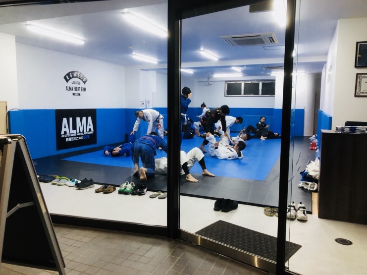 アルマ ファイトジム ホーミーズ（ＡＬＭＡ・ＦＩＧＨＴ・ＧＹＭ・ＨＯＭＩＥ