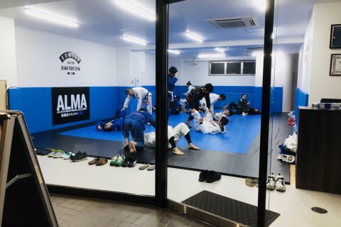 アルマ ファイトジム ホーミーズ（ＡＬＭＡ・ＦＩＧＨＴ・ＧＹＭ・ＨＯＭＩＥ