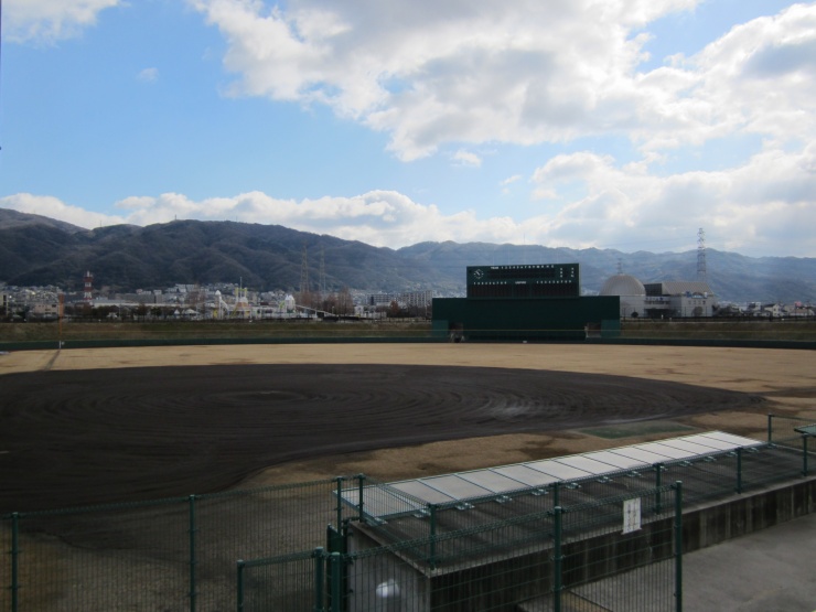 東大阪市立花園中央公園管理事務所・野球場