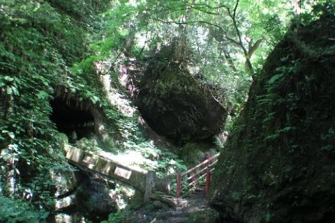 霊峰剱岳を仰ぐ信仰と名水の道