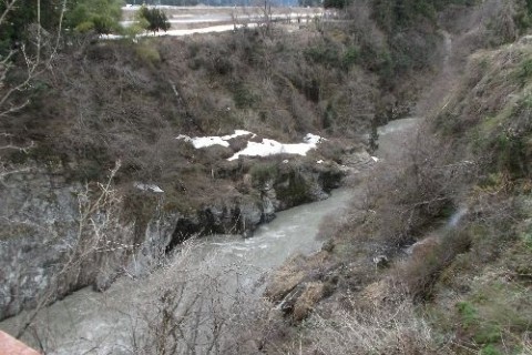 手取渓谷の橋巡りの道