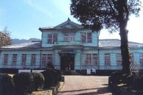 久留米、歴史の佇まいが残る草野のまち並みを歩く道