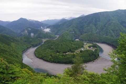 北山川の大蛇行（龍穴）を望む道