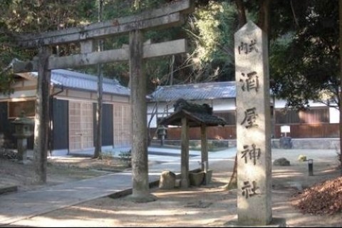 応神の酒、仁徳の蚕、継体天皇の宮を巡る記紀の道
