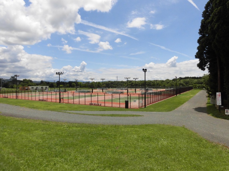 和賀川グリーンパークテニスコート