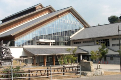 今治市営菊間緑の広場公園運動場総合体育館