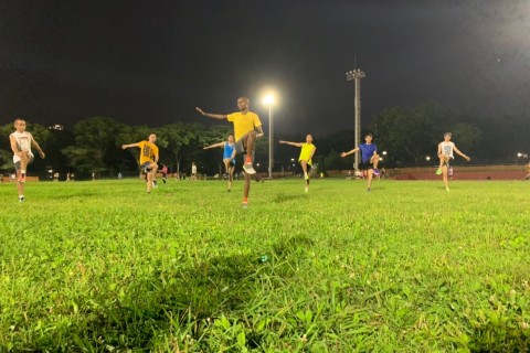 サイラス練　12月18日(金)　インターバル走1000m x 6本　＠織田フィールド