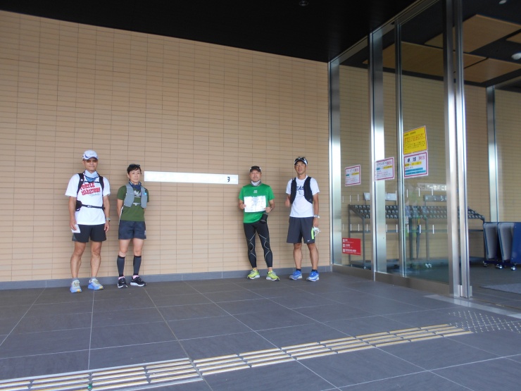 集合、受付、解散(21km）はキリンレモンスポーツセンターのエントランス手前です。