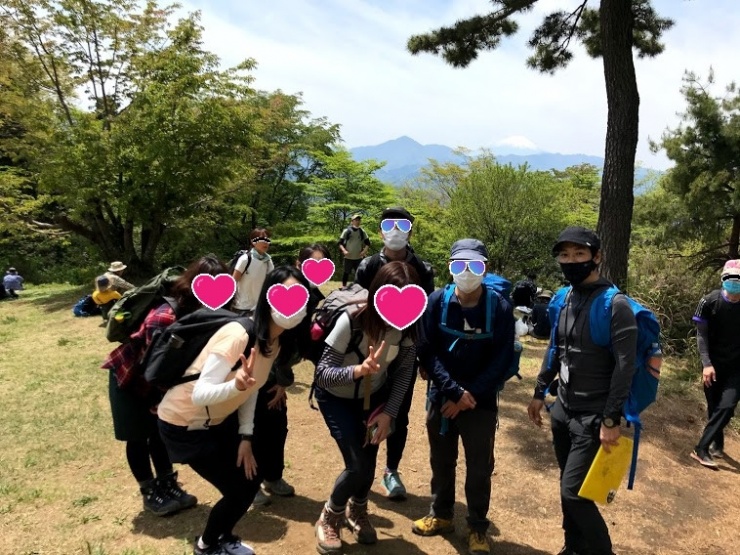 小仏城山で富士山バックに記念撮影