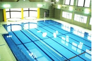 東成屋内プール