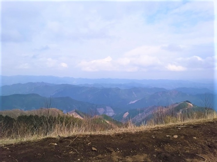 条件が良ければ山頂からは日光連山なども眺めることができます