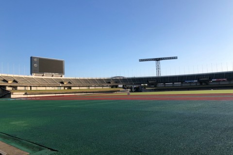 陸上競技場で楽しく走ろう！　ファミリーリレー&ソロラン記録会