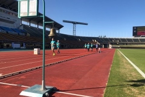 陸上競技場で楽しく走ろう！　ファミリーリレー&ソロラン記録会