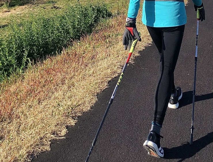 正しい姿勢で気持ちよくノルディックウォーキング