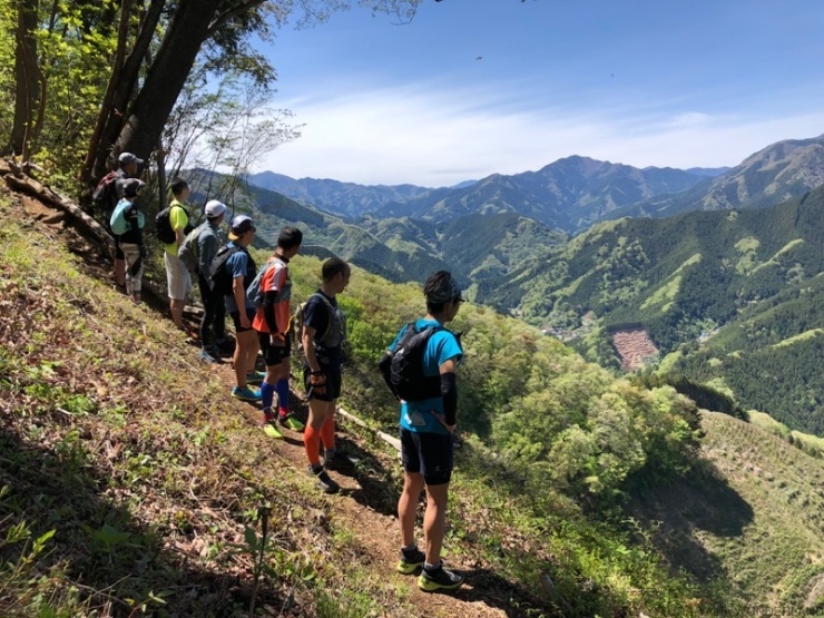 こんな眺望も！ 伐採地ではこんな眺望も！ 山並みのパノラマに達成感を感じます。