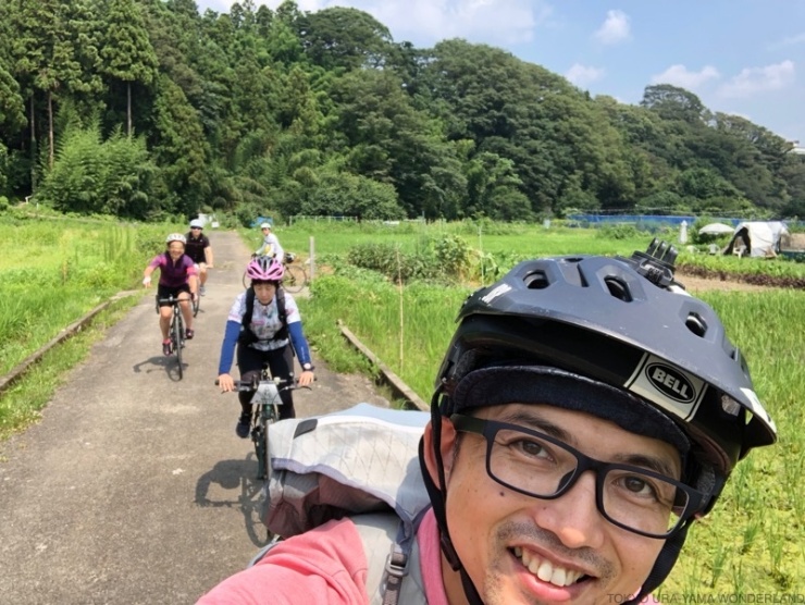 ここ東京！？という風景の中をライド。 徒歩より速く、車よりも自由なルートで風景を楽しめる、自転車ならではの楽しみ方を提案！ 秋川渓谷と檜原村を知り尽くしたガイドが案内します。