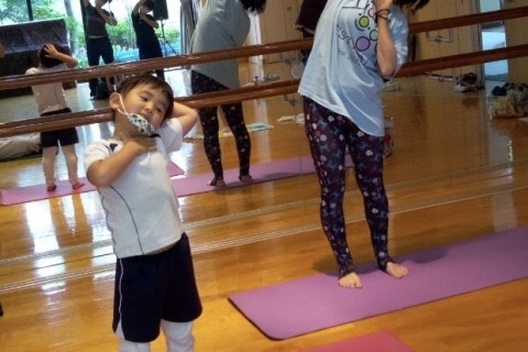 東大阪市・はすの広場 都度払い/親子ヨガ(不定期土日祝・月１回)