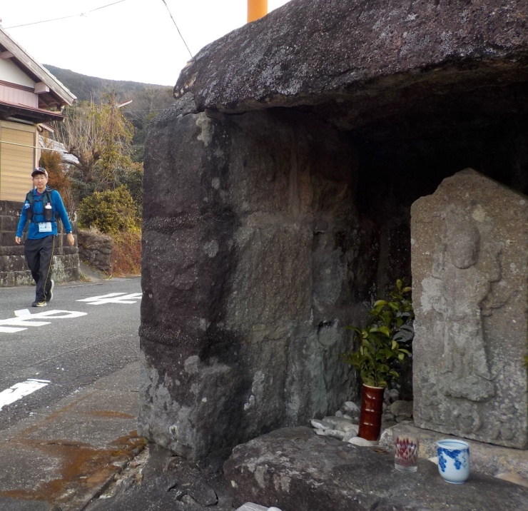 つじつじにお地蔵様