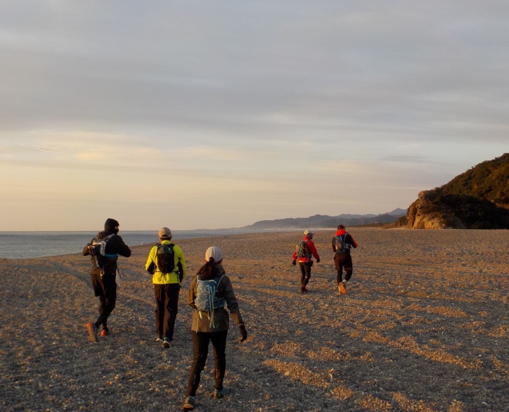 ザクザク砂利浜