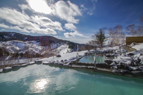 標高1800ｍのパウダースノーを楽しむ万座スノーシューツアー。